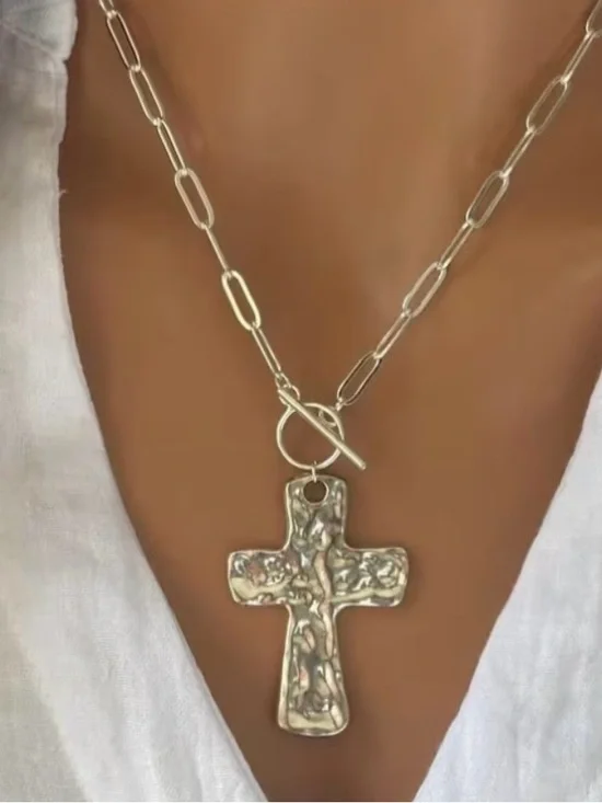 🩶 Hammered Cross Pendant Toggle Clasp Necklace - Silver Tone Paperclip Chain 🩶 - Picture 8 of 9